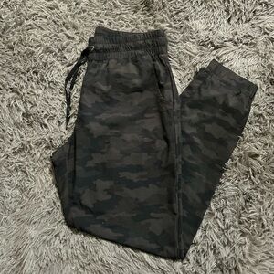 Women’s Black Camo Joggers Size Large